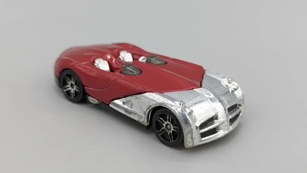 Mattel Hot Wheels 2004 Red & Silver Xtreemster 1:64 Diecast Car